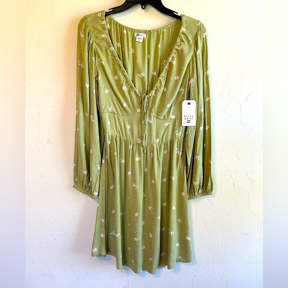 NWT Billabong Boho Pale Green Floral V-Neck Keyhole Feminine Mini Dress Sz M